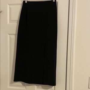 David Paul New York black classic midi skirt. A sophisticated look. Sz 8